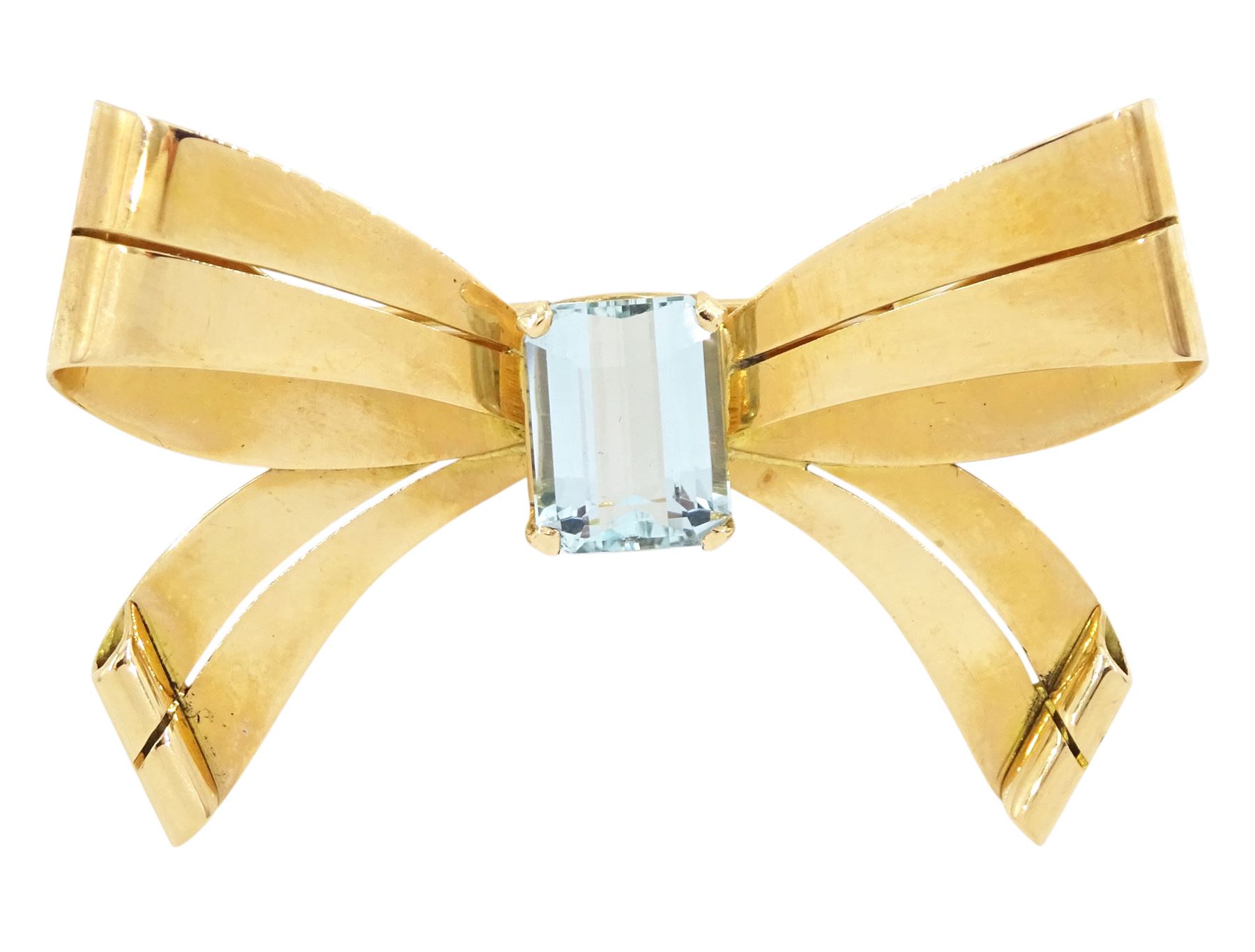 Rose gold single stone emerald cut aquamarine bow brooch, aquamarine approx 3.30 carat