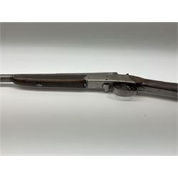 W. Horton 98 Buchanan Street Glasgow 20-bore single barrel centre hammer sporting gun, 71cm octagonal to round barrel with side lever opening, walnut stock with chequered grip and fore-end and steel butt plate, serial no.40334, L110cm SHOTGUN CERTIFICATE REQUIRED