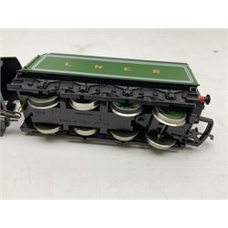 Hornby '00' gauge - LNER green 4-6-2 locomotive 'Flying Scotsman' No.4472 with tender and additional water tender in blue/grey; unboxed; together with The Flying Scotsman Limited Presentation Edition pack of three BR Mk.2A open and brake coaches; boxed
