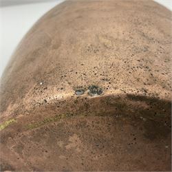 Engraved copper kettle, with Baden Powell Mafeking decoration with union jack flags, with finial modeled as Baden Powell, H31cm