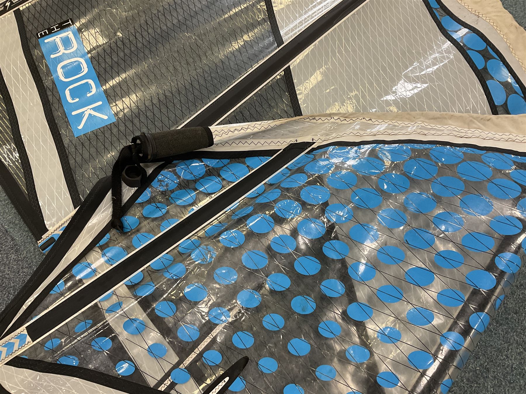 Windsurfing Quantity of sails and masts comprising Severne Gator sail