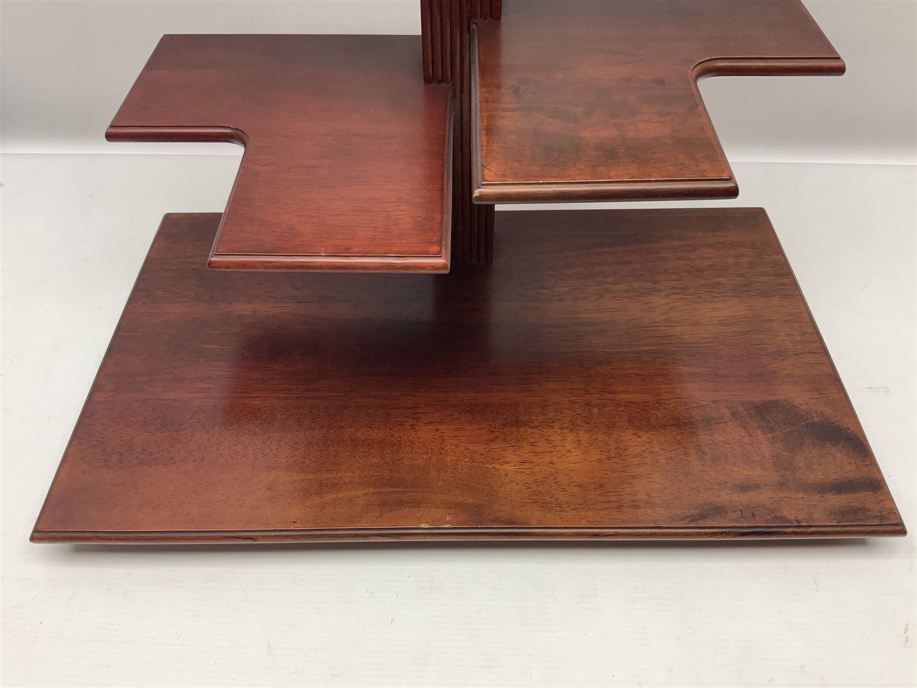 Ten Franklin Mint National wildlife Foundation Big Cats of the World figures to include, White Bengal Tiger, Jaguar, Cougar, Cheetah, Clouded Leopard etc, with display stand