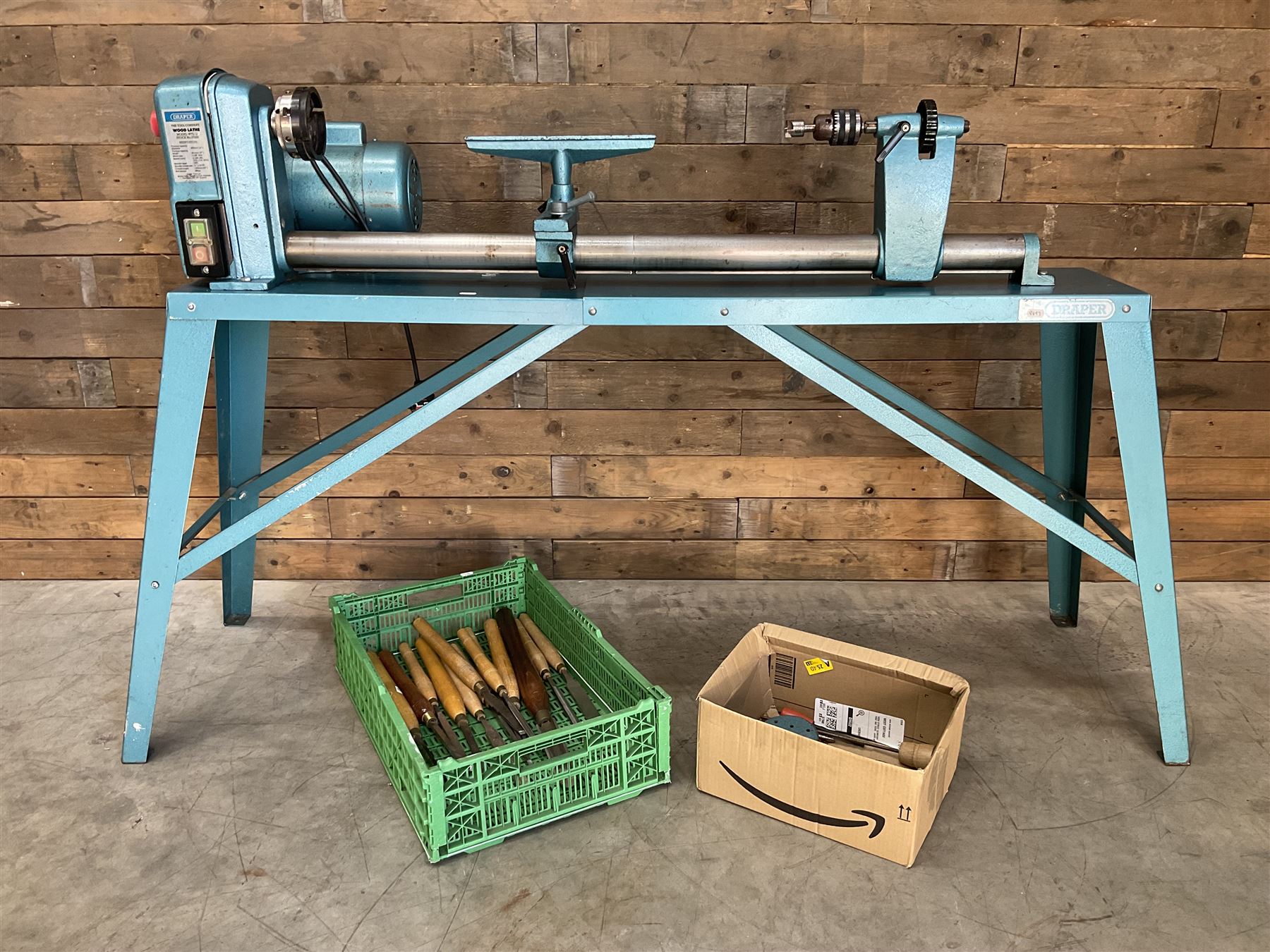Draper WTL12 wood lathe and a collection of turning chisels 
