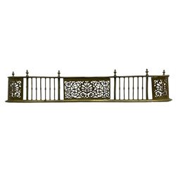 Early 19th century Irish brass D-shaped brass fender, twist borders and balustrade supports, central pierced frieze panel decorated with scrolling foliage and central anthemion motif  