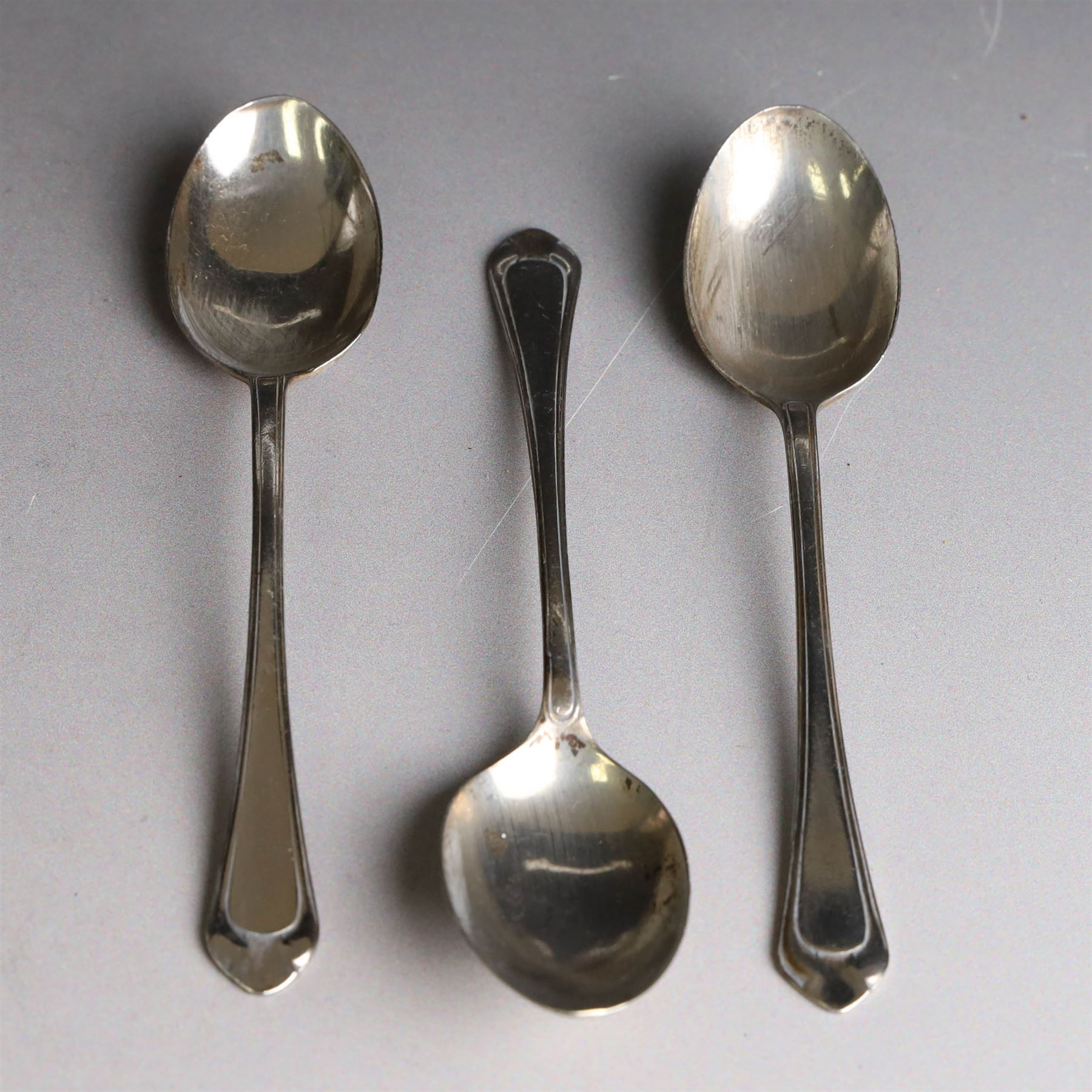 Set of six 1930s silver teaspoons and sugar tongs, hallmarked Arthur Price & Co Ltd, Birmingham 1936, in fitted case 