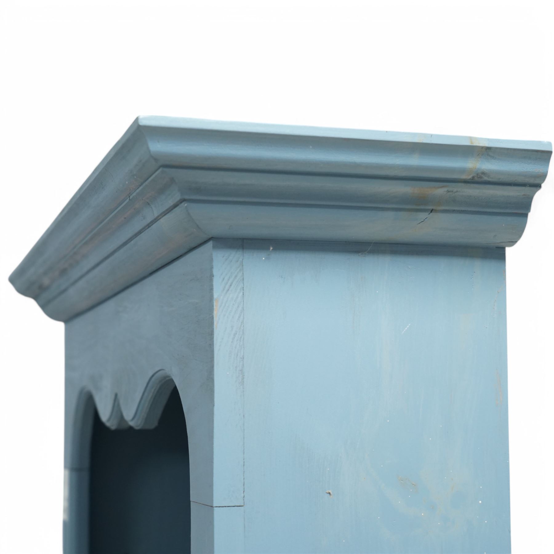 Painted pine open bookcase, projecting cornice over four adjustable shelves, in blue paint finish 