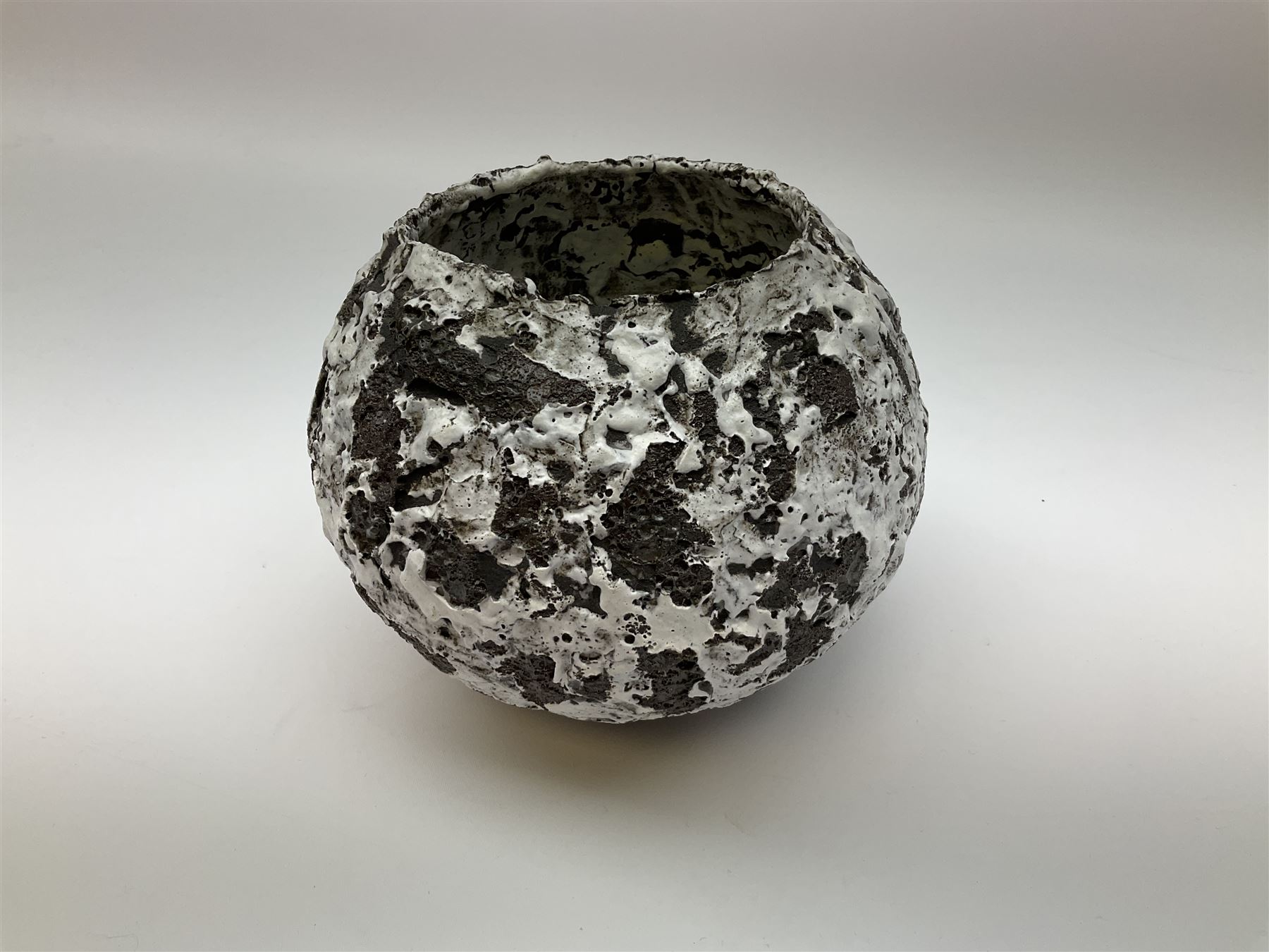 Stephanie Black (British, Contemporary) 'Volcano' studio pottery vase, impressed marks beneath H14cm 