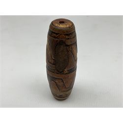 Tibetan dzi bead, decorated with a double tiger tooth pattern, L5cm
