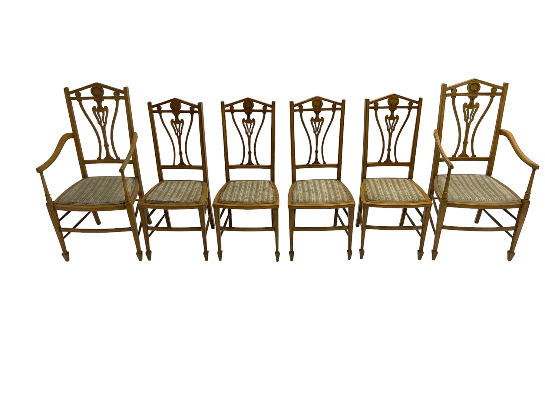 Set six (4+2) Edwardian satinwood dining chairs, triangular cresting rail painted with laurel wreath, shaped and pierced splat flanked by two shaped upright rails, with boxwood stringing, upholstered seats, on square tapering front supports with spade feet