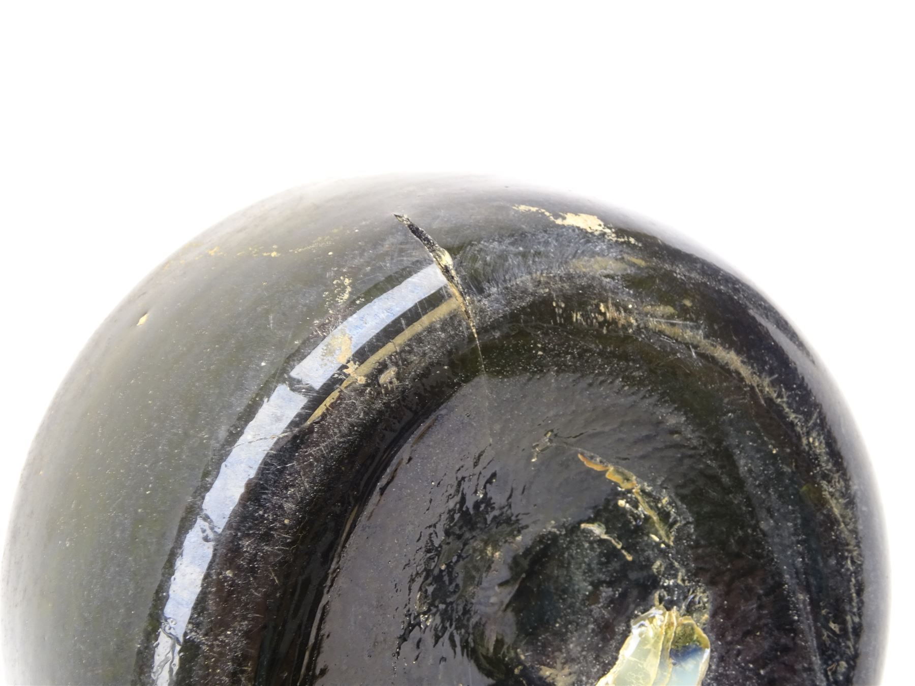 18th century green glass bottle, of onion form, H15cm, together with an 18th century green glass wine bottle, with seal depicting a boar beneath a crown, probably the Edgcumbe Crest, H27cm