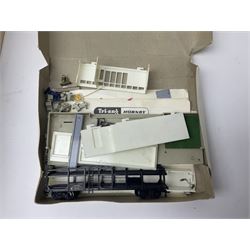 Tri-ang - quantity of '00' gauge model railway and Minic Motorways slot-racing items including Class B12 4-6-0 locomotive No.61572; boxed; seven goods wagons in five boxes; R576 Tunnel and Island Platform Set; both boxed; quantity of track and power unit; four Minic Cars and two controllers; boxed Customs Barrier and Frontier Post Set; railway car transporter and car loading ramp; quantity of track and trackside accessories; and boxed Car-Play Filling Station Set