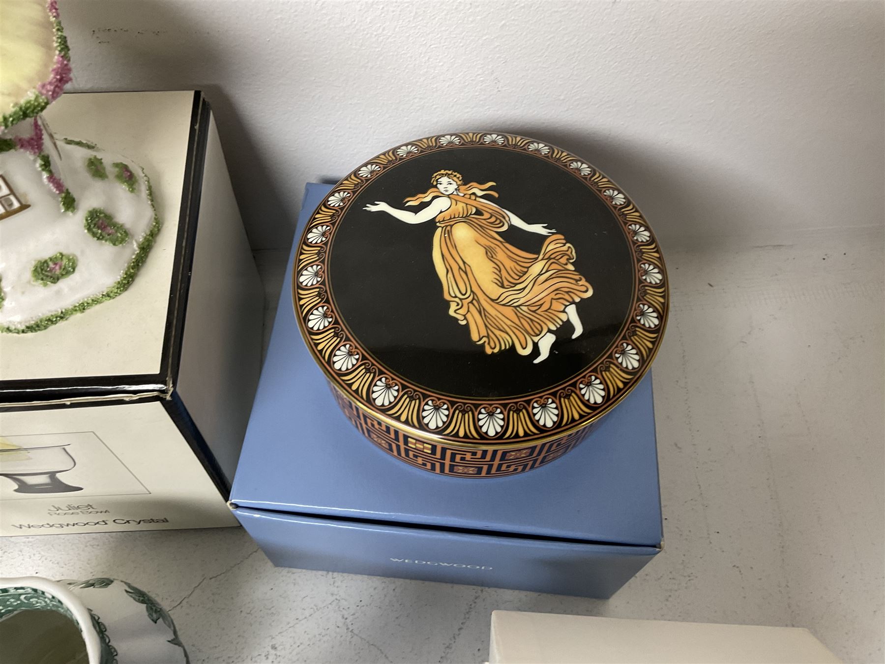 Spode Green Camilla pattern ceramics, together with a Wedgwood Etruscan Dance trinket box, Aynsley Mouse Trap figure, Coalport thatched cottage and a collection of other Wedgwood ceramics, some with boxes