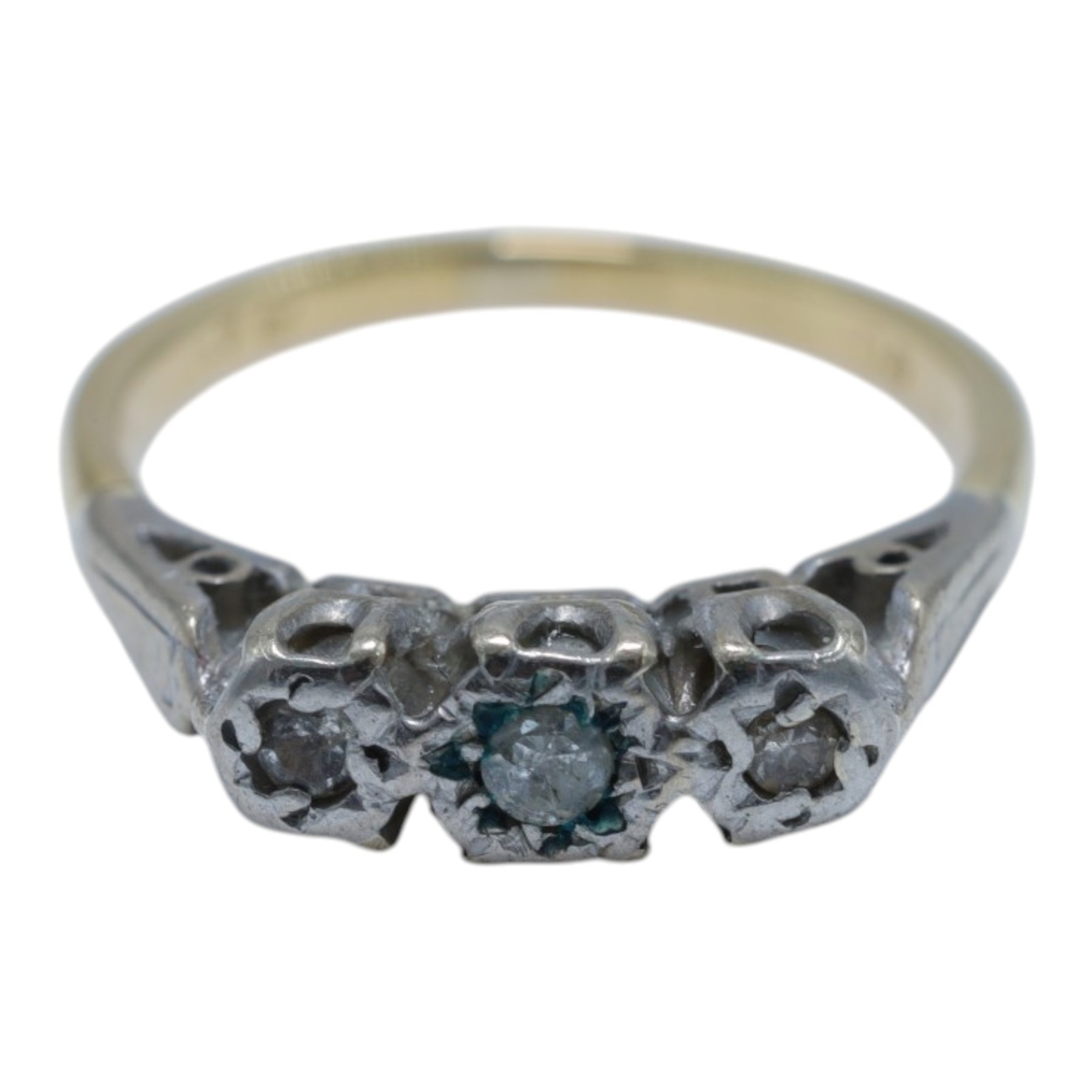 18ct gold three stone diamond illusion set ring