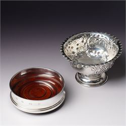 Edwardian silver bowl with embossed decoration on a short pedestal foot D11cm Birmingham 1...