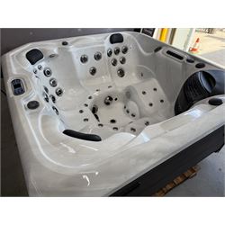 Platinum Spas Santorini 846A 6 person hot tub, with five seats and a lounger,  52 multiple jets, 7.3kw, 32 Amp, with hinged cover in full working order.

https://e.issuu.com/embed.html?backgroundColor=%23000000&d=platinum_brochure_uk_2023_v5_lr&hideIssuuLogo=true&hideShareButton=true&u=superiorwellness