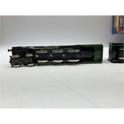 Hornby '00' gauge - Flying Scotsman boxed electric train set with No.4472 'Flying Scotsman' locomotive, three coaches and accessories