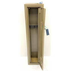 Steel gun cabinet with double locking single full length door for storage of four guns, internally H125cm W29cm D15cm with three sets of keys H126cm