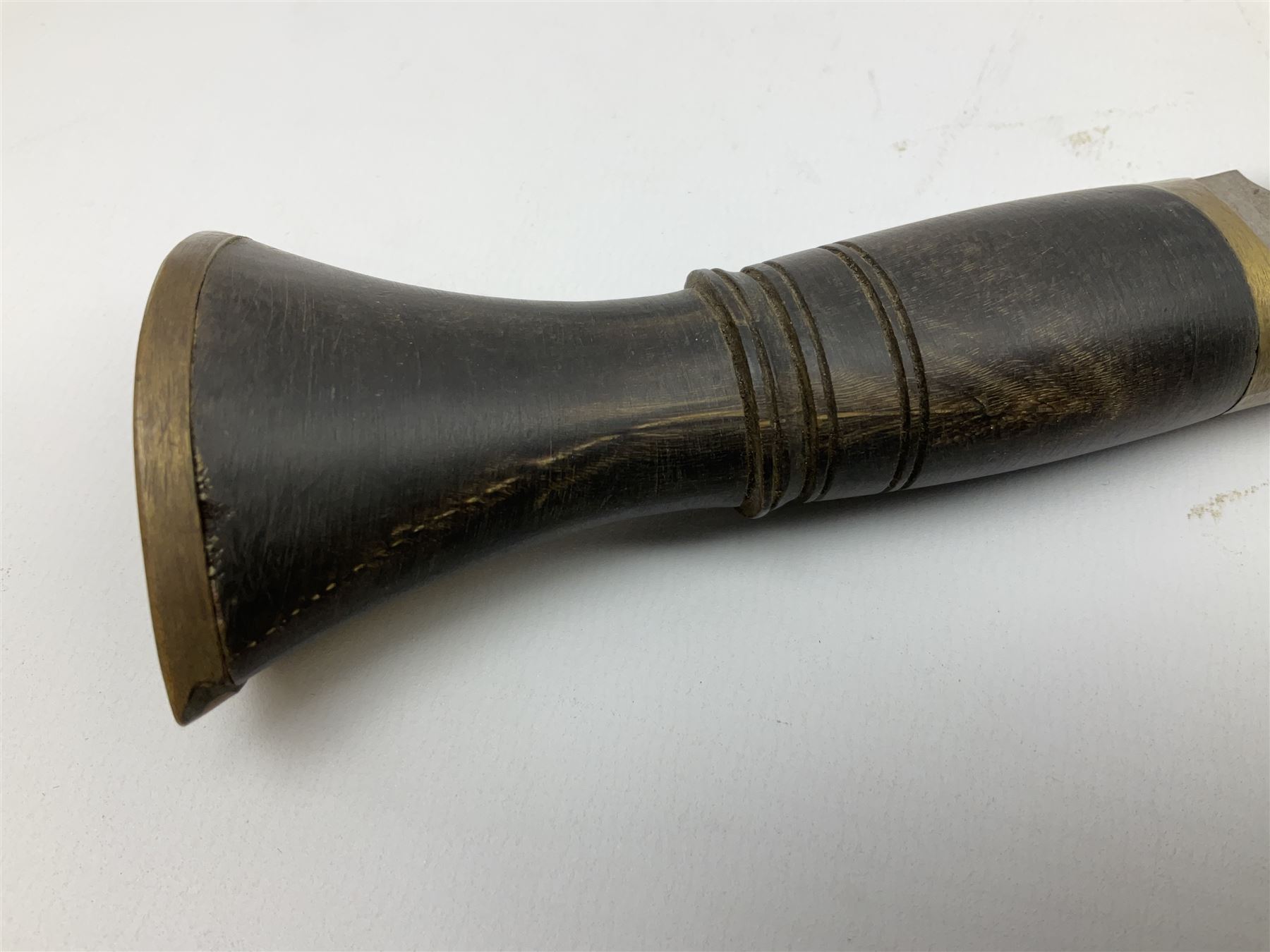 Post WW2 Gurkha kukri, in leather scabbard complete with two skinning knives, 42cm overall