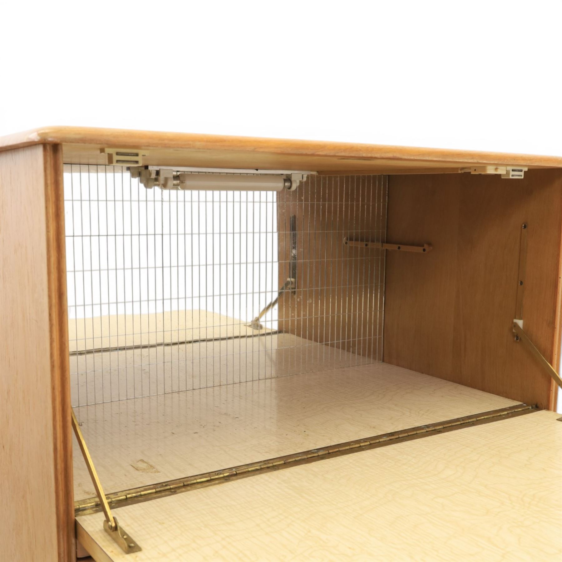Mid-20th century elm and beech drinks cabinet with fall-front, with matching low bookcase

(Cabinet H 113cm, D 42cm, W 80cm)
(Bookcase H 87cm, D 35cm, W 137cm)