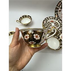 Royal Crown Derby Imari pattern 2451, four teacups, six saucers, six dessert plates etc 