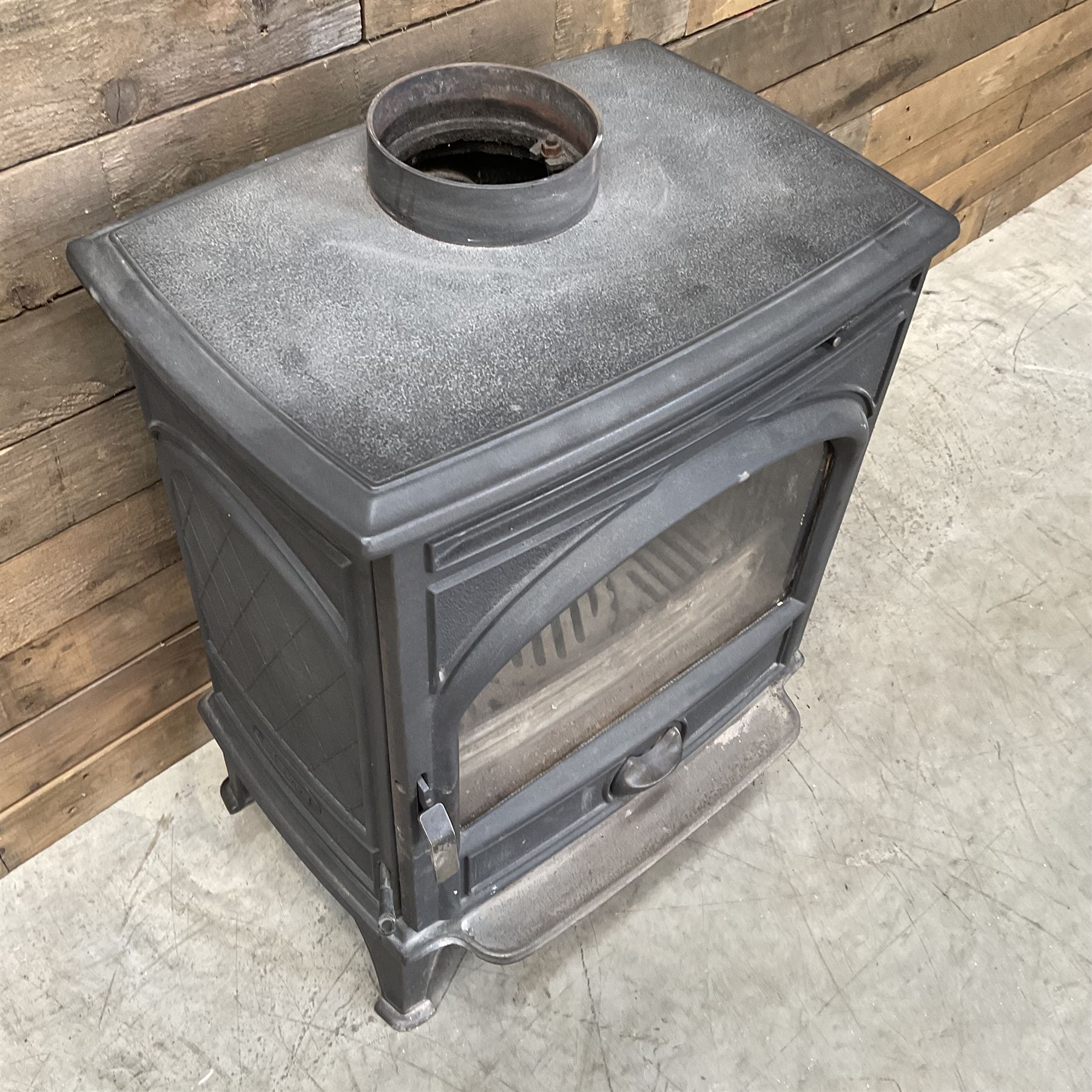  Dovre - multi-fuel cast iron stove