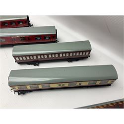 Hornby Dublo - fourteen passenger coaches including Southern Suburban Stock, Gresley Stock, Stanier Stock etc; and TPO Mail Van; all unboxed (15)