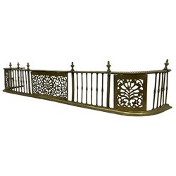 Early 19th century Irish brass D-shaped brass fender, twist borders and balustrade supports, central pierced frieze panel decorated with scrolling foliage and central anthemion motif  