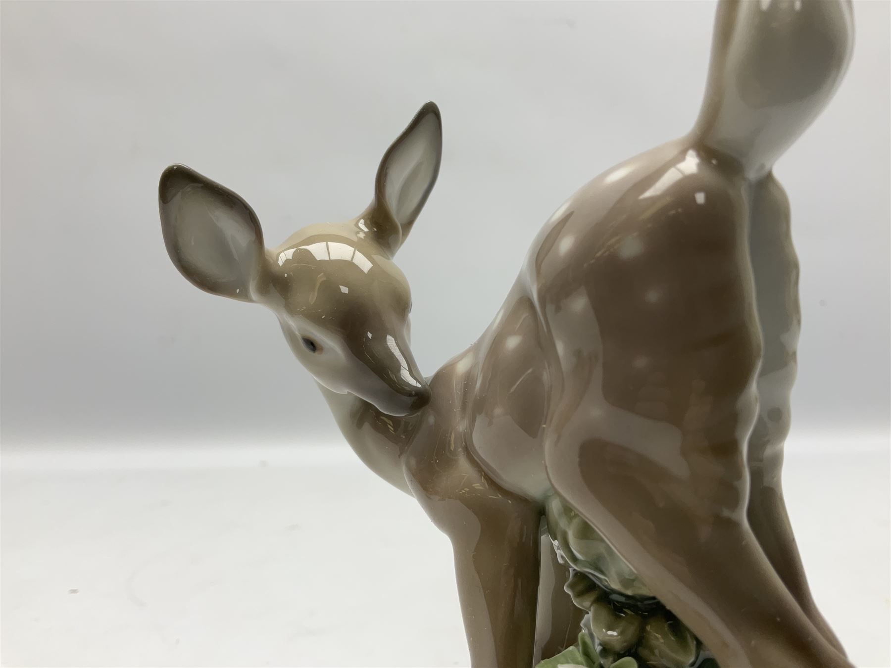 Two Lladro deer figures, comprising A Fawn and Friend no 5674 and Hi There no 5672, both with original boxes, largest example H14.5cm