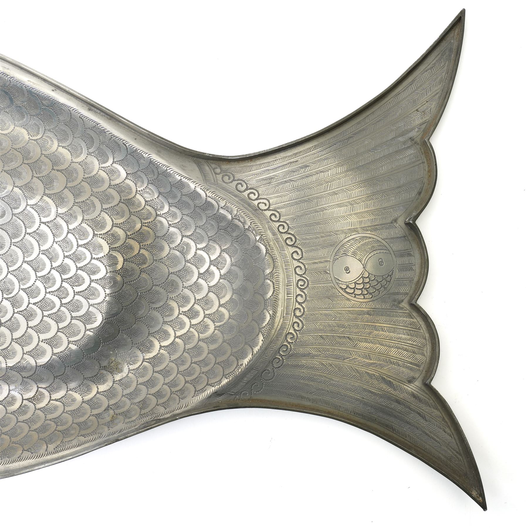 Chinese pewter covered tureen, in the form of a fish, with green hardstone eye, with engraved scale decoration, D55cm 