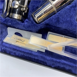 Unmarked five-piece clarinet, serial no.284750, in Buffet Crampon Paris fitted hard carrying case