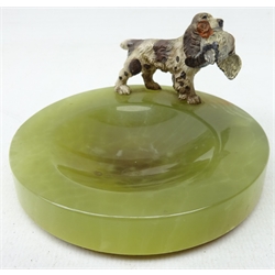  Green onyx circular ashtray mounted with a cold painted bronze figure of a gun dog carrying game D9cm  