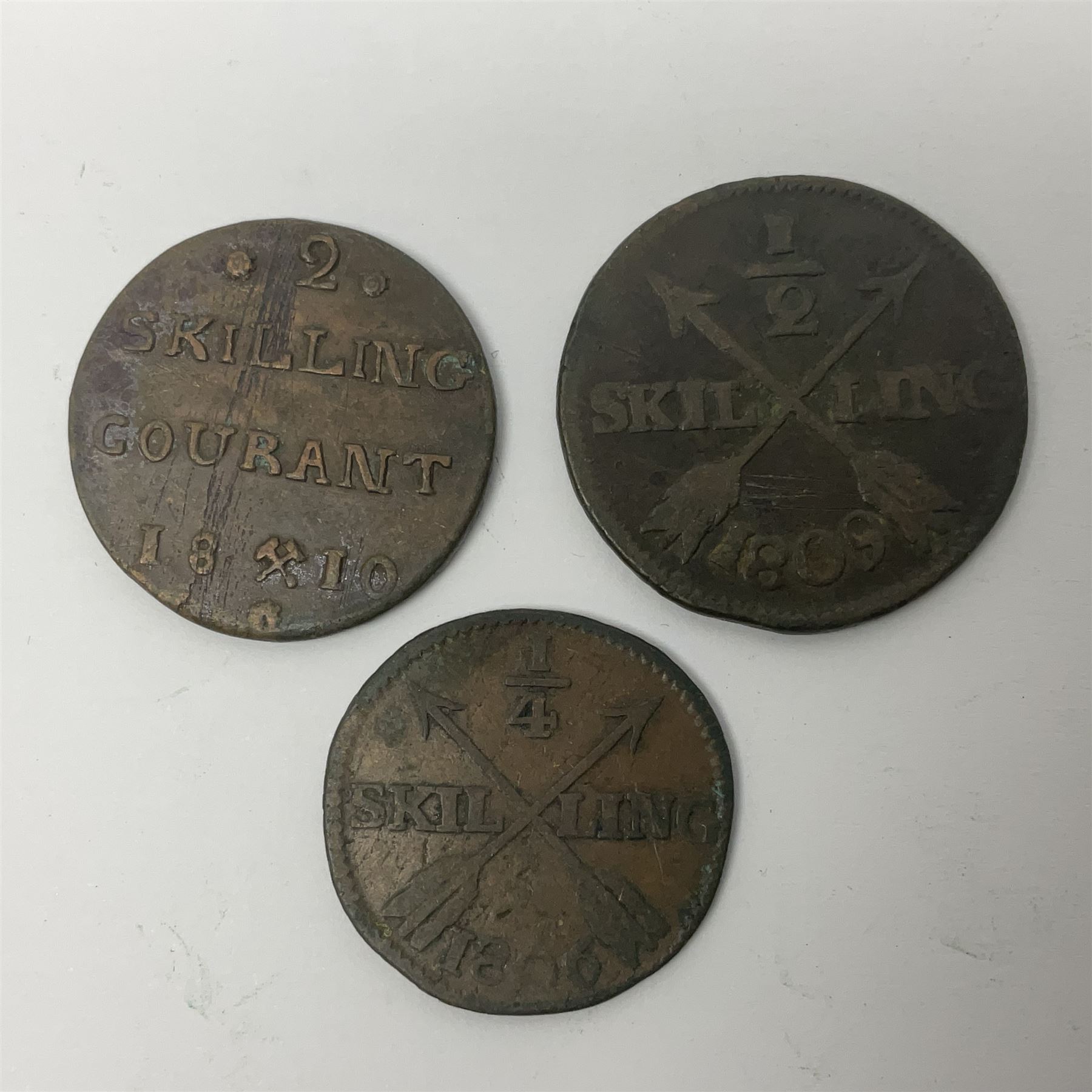 Thirty six late 18th century and onwards United Kingdom and World coins and tokens, to include 1772 Catherine II 5 Kopecks, Swedish quarter and half Skilling pieces dated 1809 and 1806, two Skilling Courant piece dated 1810, 1831 Isle of Man half penny token etc 