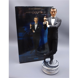  James Bond - Sideshow Collectibles limited edition 1:4 scae figure of Sean Connery as 007, No.0229/2000, boxed with slip case and puter packaging  