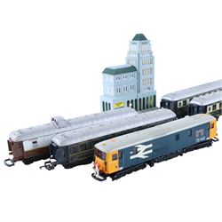 Two Lima locomotives, Class 73 'Broadlands' and LMS 7120, and a small quantity of further rolling stock, diecast vehicles, etc