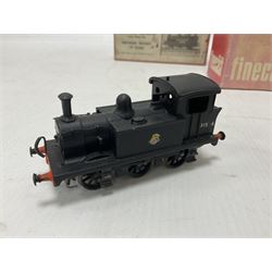 ‘00’ gauge - two kit built steam locomotives comprising unpainted Class E2 LBS/SR/BR 0-6-0T; Class P SR/BR 0-6-0 no.31556 finished in BR black; both with Wills Finecast boxes (2) 