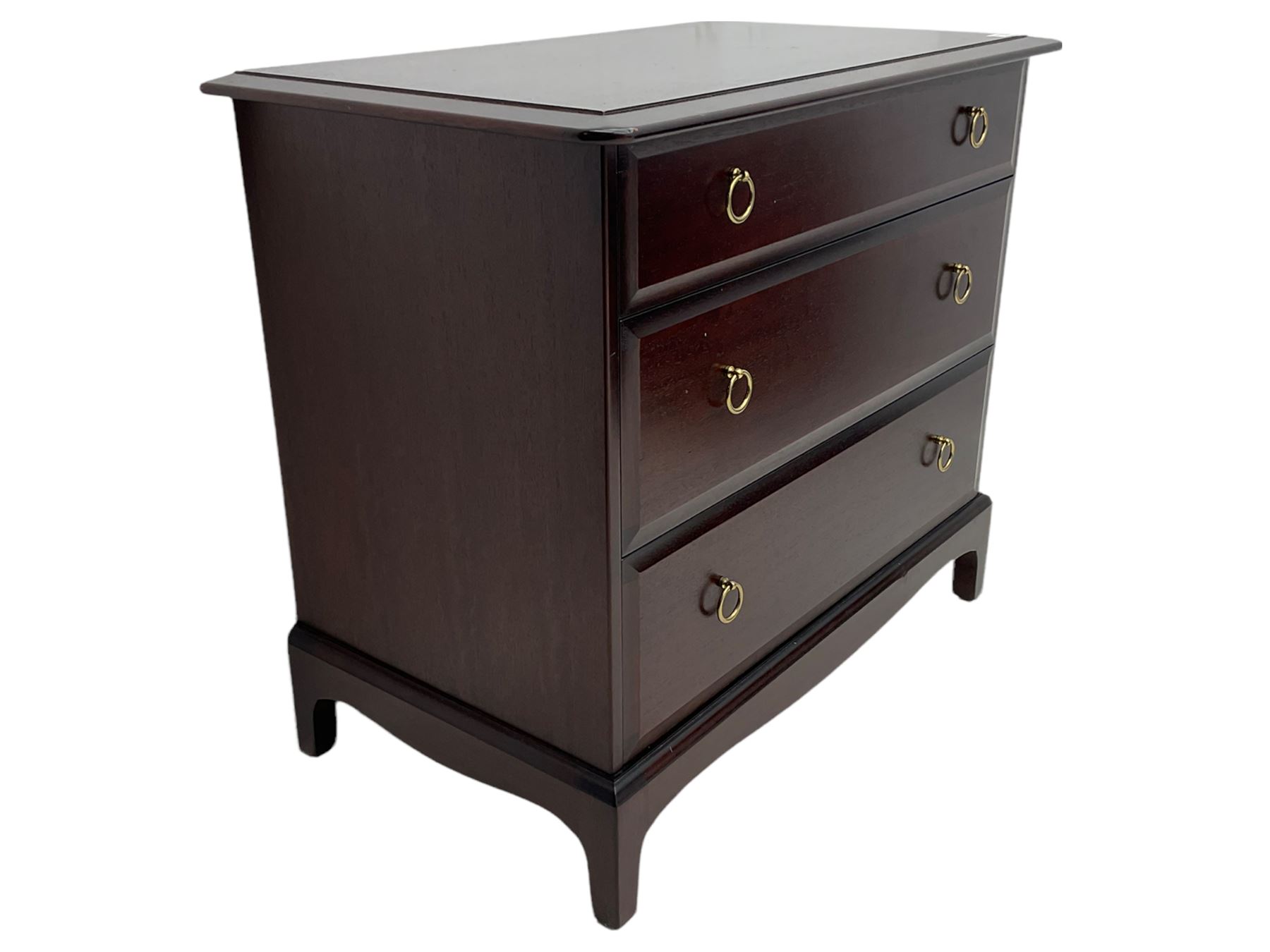 Stag - Minstrel range mahogany three drawer chest, pair of matching bedside stands and blanket box