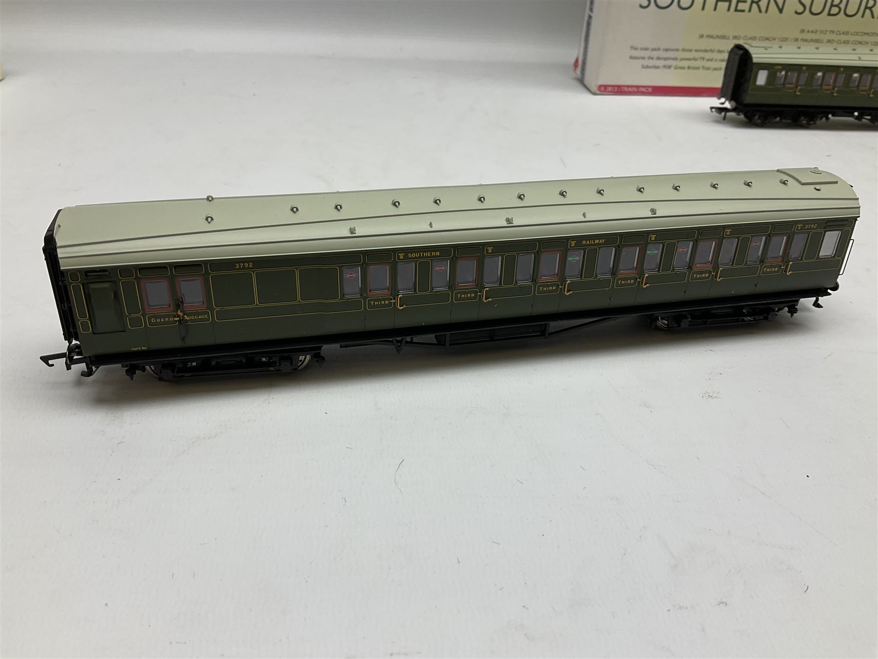 Hornby '00' gauge - 'Southern Suburban 1938' Coach Pack, DCC ready 