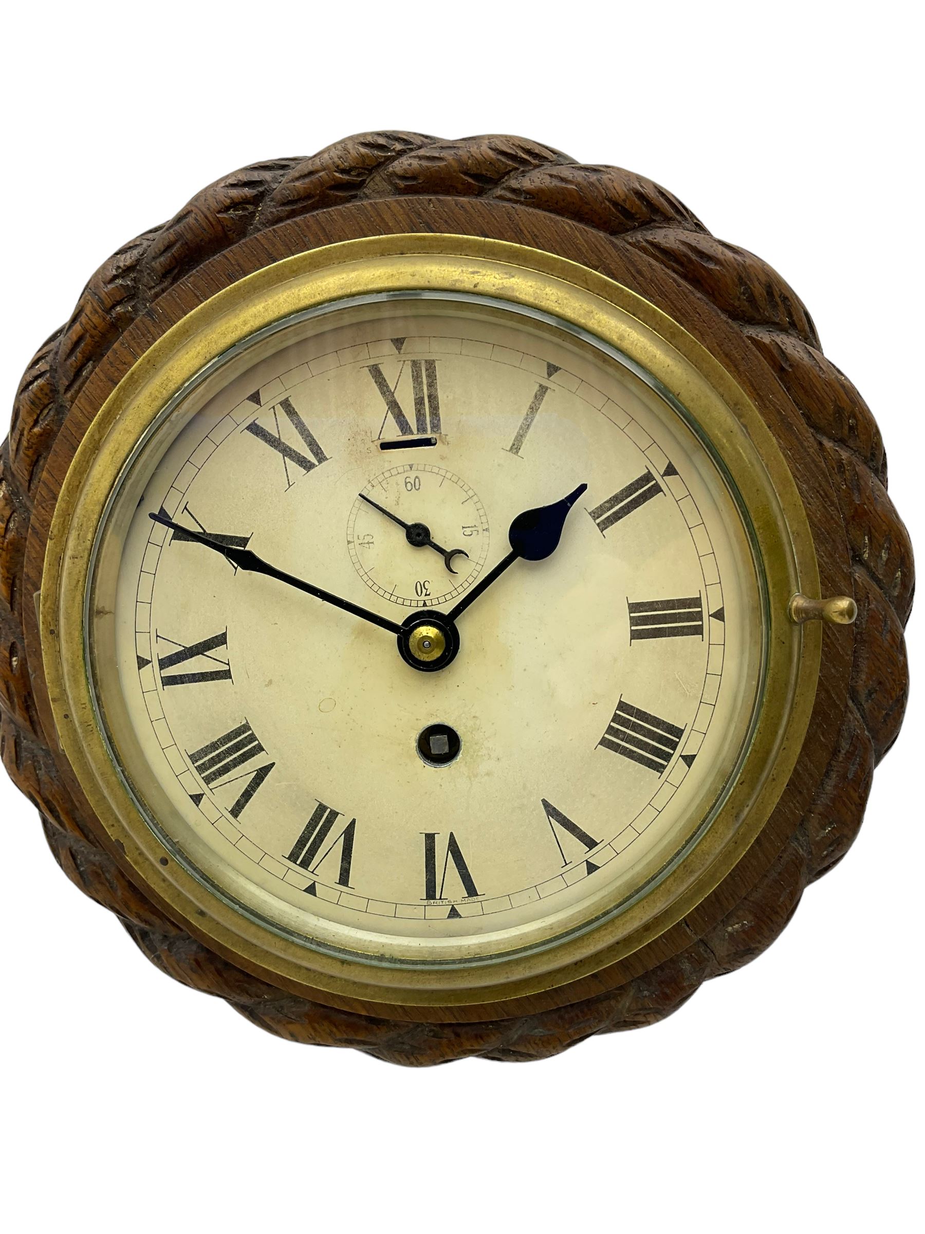 Edwardian - 8-day ships bulkhead clock and an Aneroid barometer.
In matching circular oak cases with carved rope twist bezels.
Clock with a painted metal dial, Roman numerals, minute track and steel spade hands, small seconds hand and platform regulation. Case 9