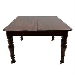 19th century mahogany extending dining table with three additional leaves, rectangular top with rounded corners, pull-out action, on turned and faceted supports with brass castors