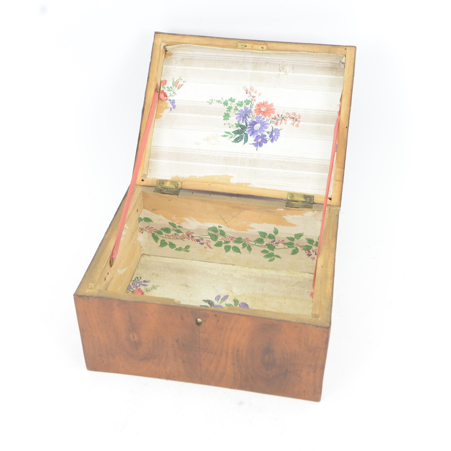 19th century oyster veneer walnut box, of plain rectangular form with hinged cover, H14cm W24.5cm D19cm