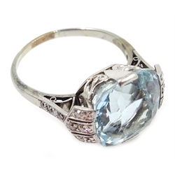  Art Deco aquamarine ring, diamond shoulders platinum  