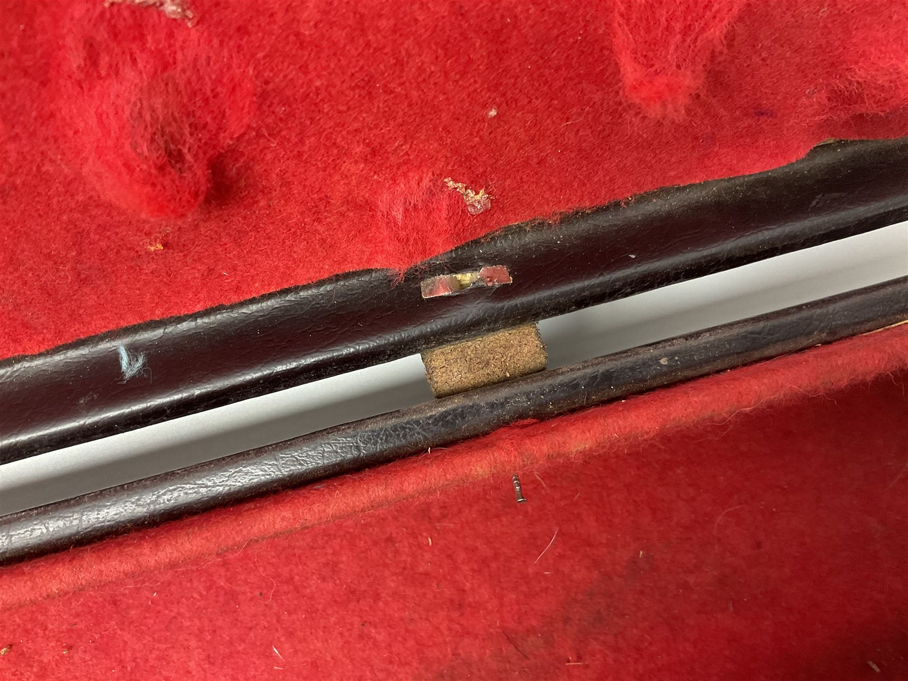 Browning black plastic shotgun case to accommodate 76.2cm (30