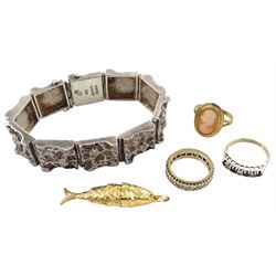 9ct gold jewellery including articulated fish pendant, cameo ring, stone set full eternity ring and stone set ring and a silver textured link bracelet