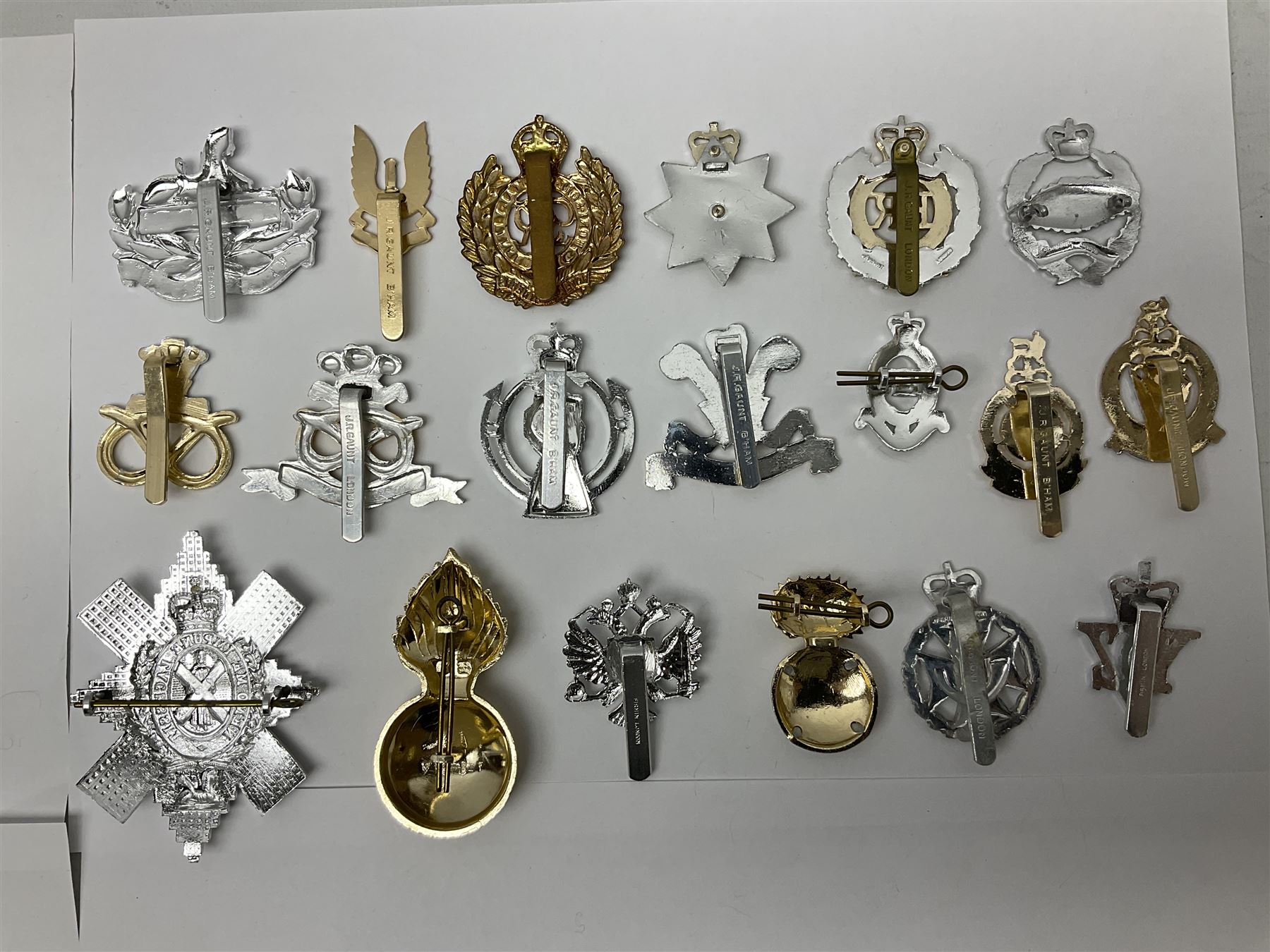 Military badges - approximately eighty predominantly staybrite glengarry, cap and collar badges and small quantity of plastic badges