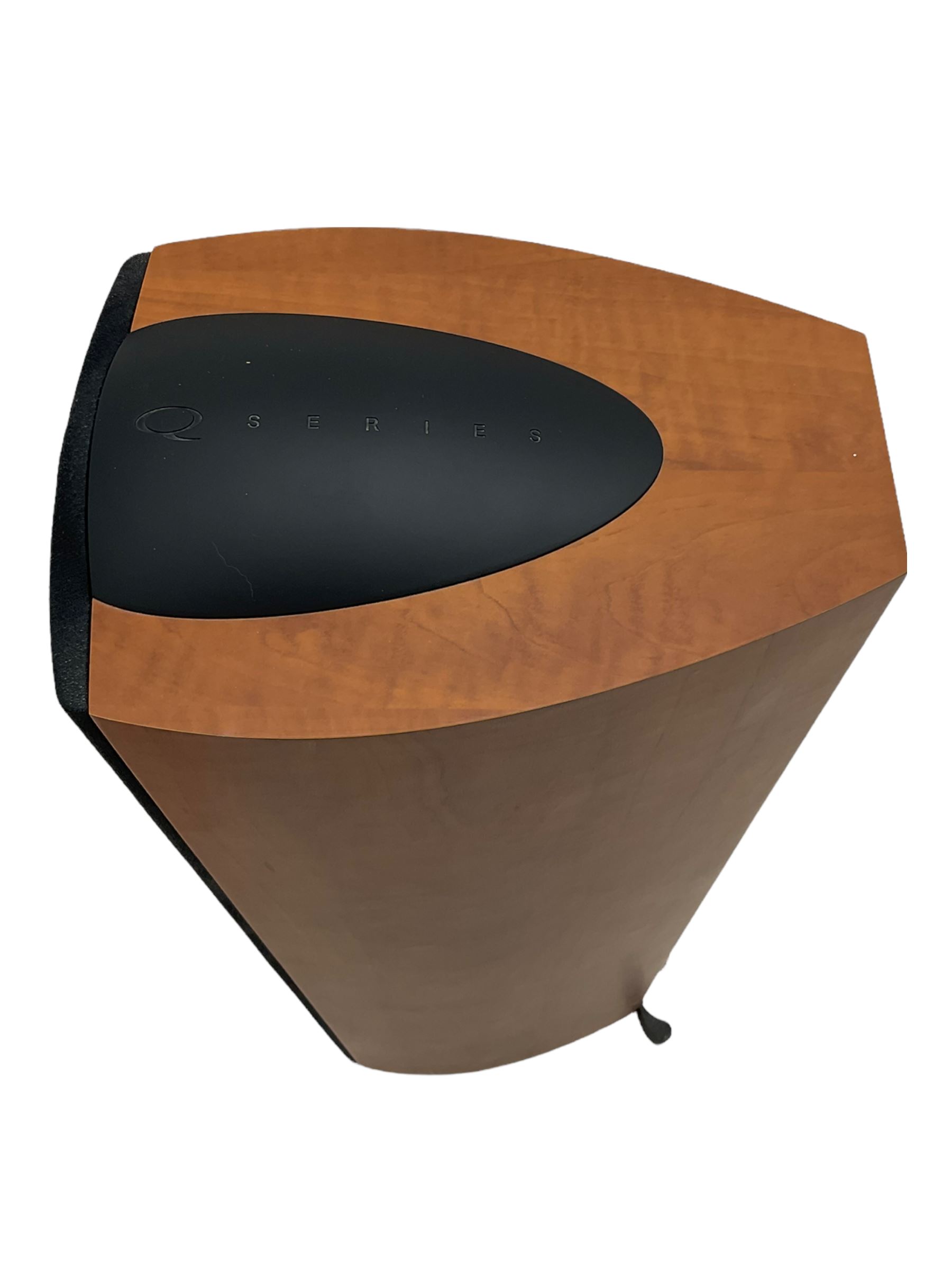 Pair of KEF Q4 Series floor speakers No. 1844576/556G