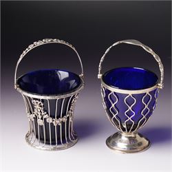 Edwardian pierced silver sugar basket with swing handle and blue glass liner H9cm London 1...