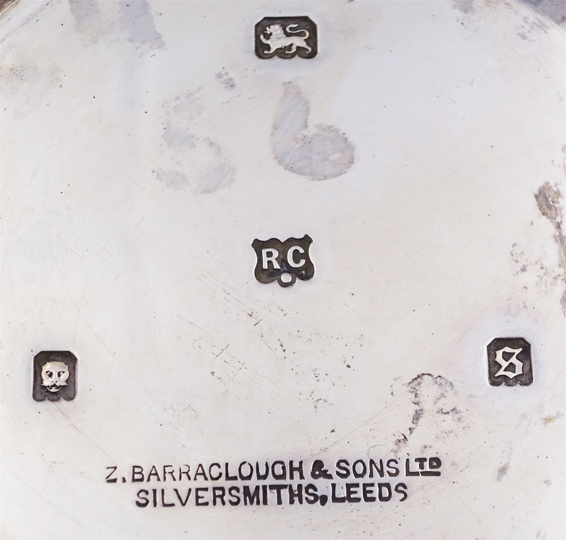 Small 1930's silver bowl, of circular form with engraved band beneath rim, upon a spreading circular foot, hallmarked William Comyns & Sons Ltd, London 1933, also stamped for retailer Z. Barraclough & Sons Ltd, H6.5cm D10.5cm, approximate weight 7.07 ozt (220 grams)