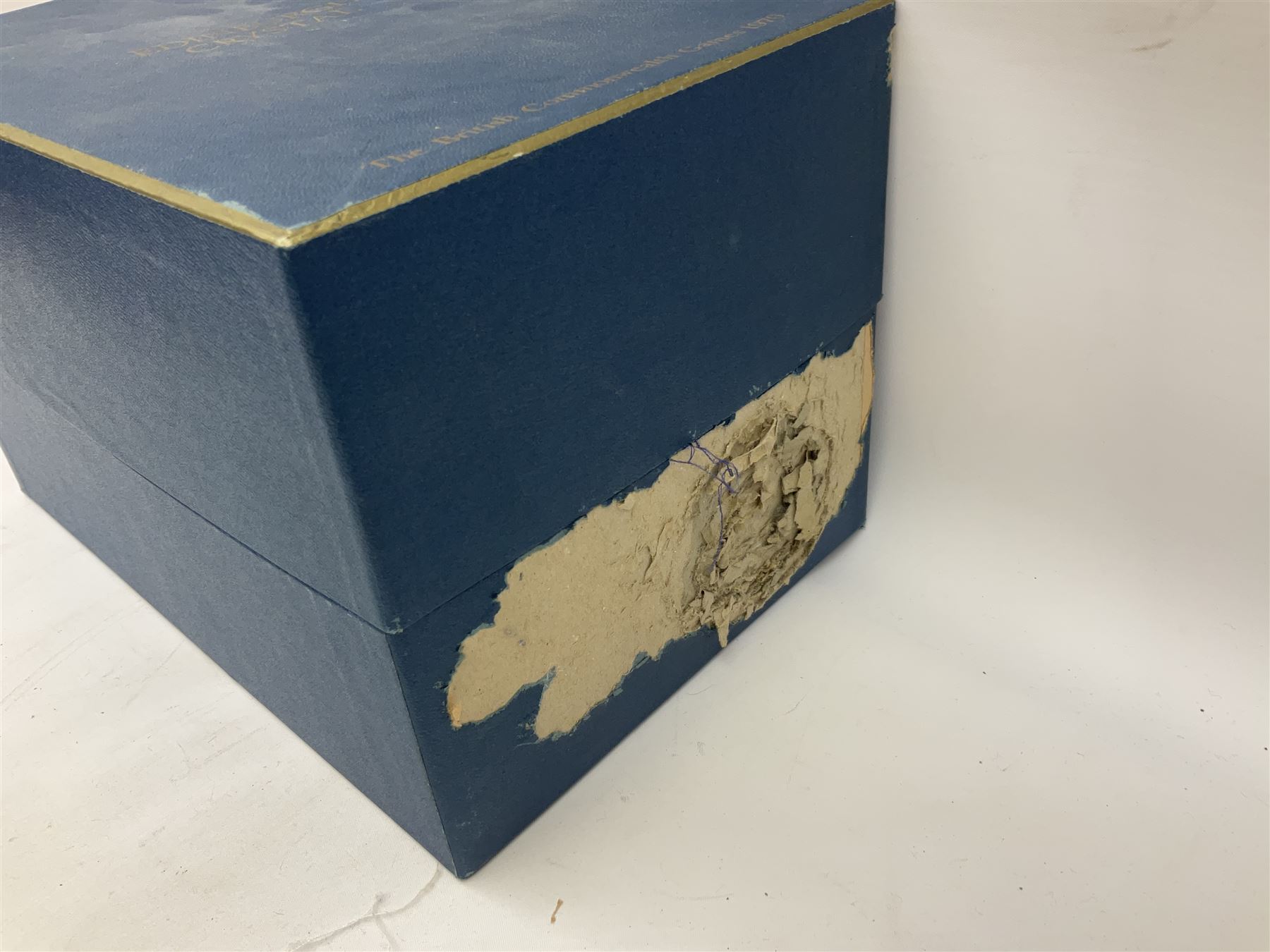 Edinburgh Crystal British Commonwealth Games 1970 goblet vase
Edinburgh crystal goblet vase commemorating the British Commonwealth Games 1970, designed by David Hammond, engraved by F.Lonie, no.37 of 50, with box, H23cm