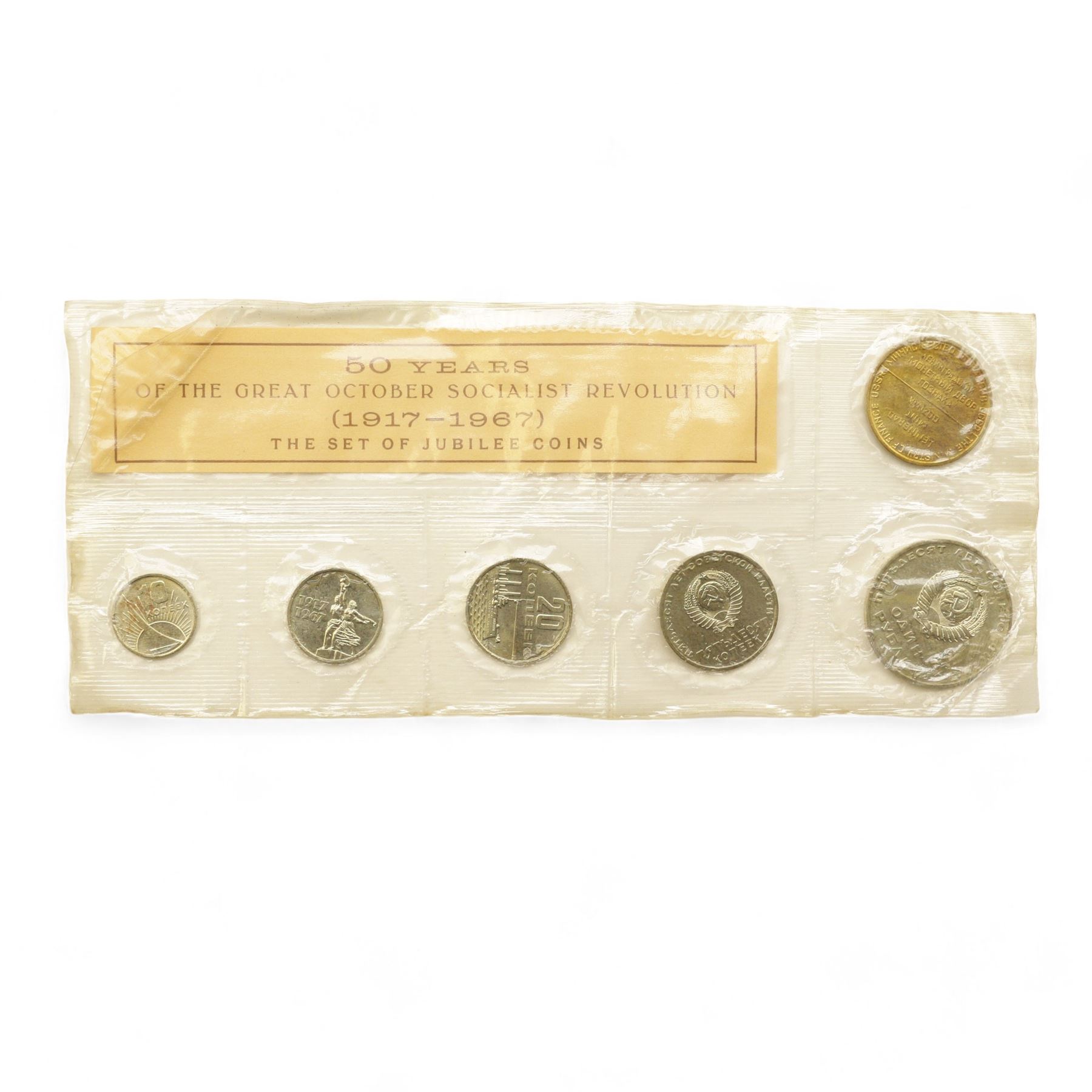 Mostly commemorative coinage, including various Queen Elizabeth II crowns, The Royal Mint United Kingdom 1999 silver proof five pounds, Canada 1999 one ounce fine sliver five dollars, Bermuda 2000 two dollars, Guyana 2000 two-thousand dollars, New Zealand 2000 ten dollars etc, housed in a coin display case and loose