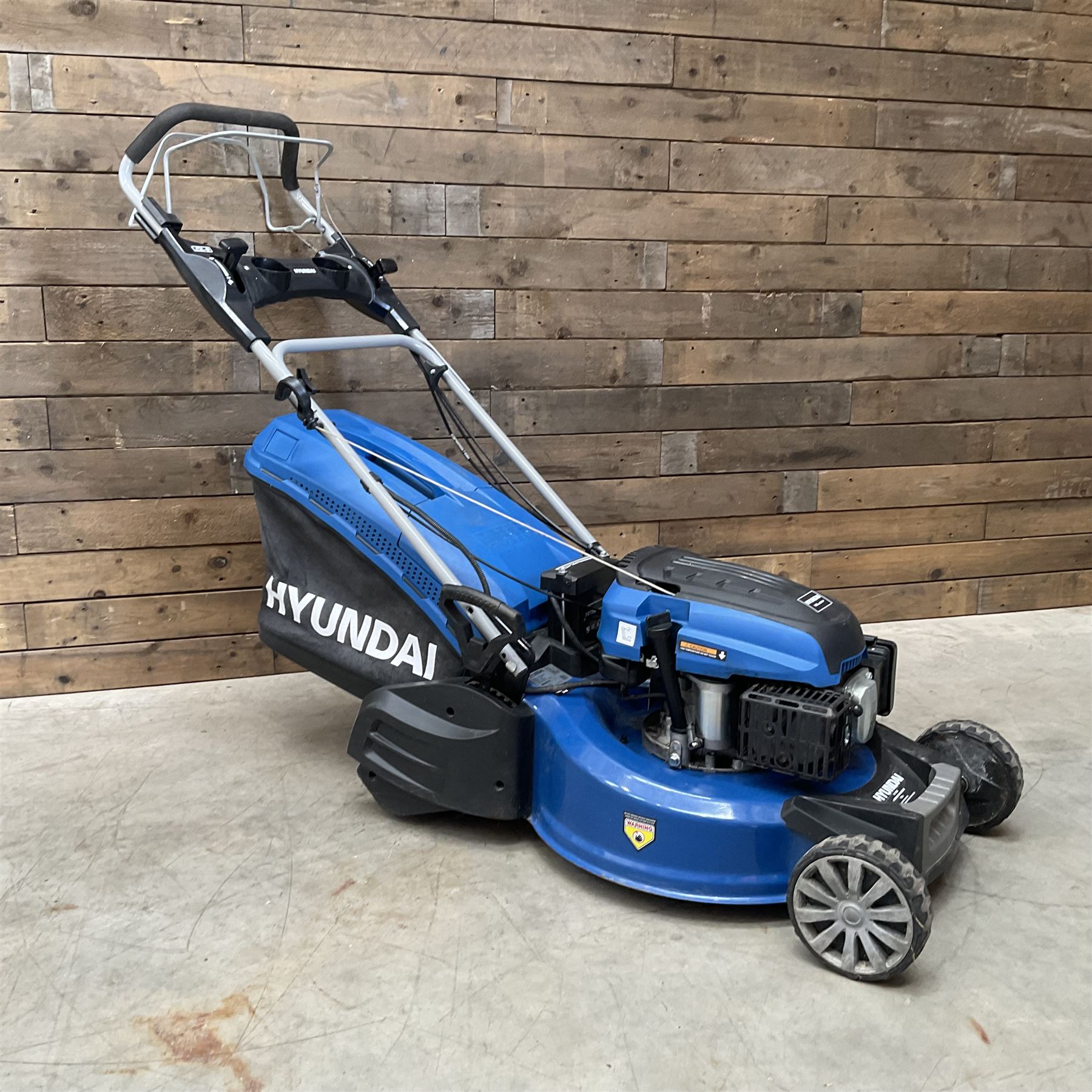 Hyundai HYM530SPER electric start petrol lawnmower